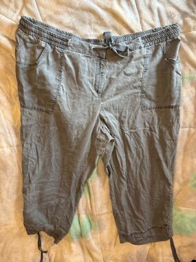 Jones New York Olive Green Drawstring Capri Pants